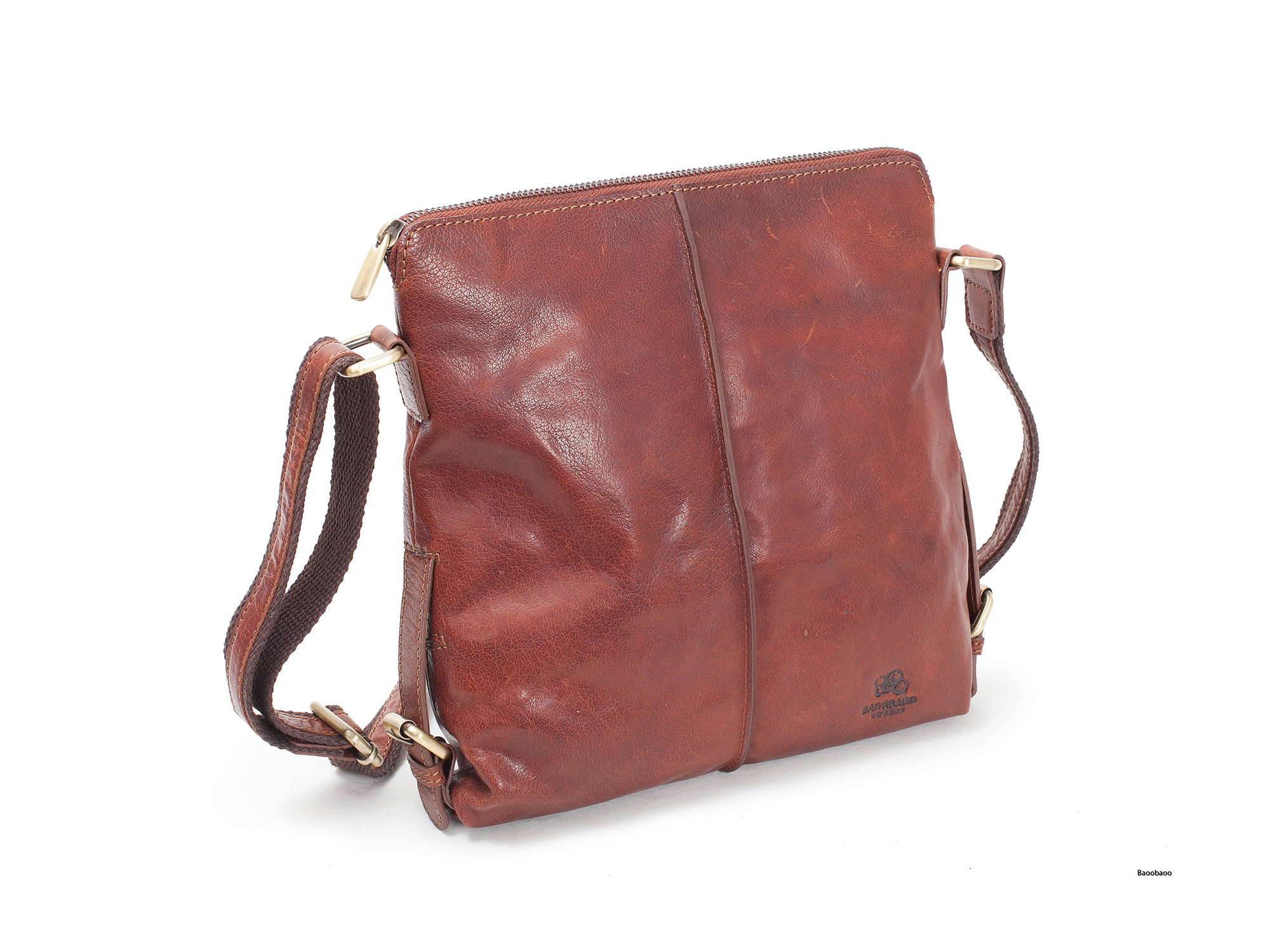 Kézitáska Shoulderbag Medium Brandy LB016 1 Brandy színű bivalybőr női bőrtáska Shoulderbag Medium LB016, LB016 hátoldala cipzáras zsebbel, A Brandy bőrtáska belső elrendezése telefonzsebbel, Női kézitáska, Brandy színű bőrtáska a vállon