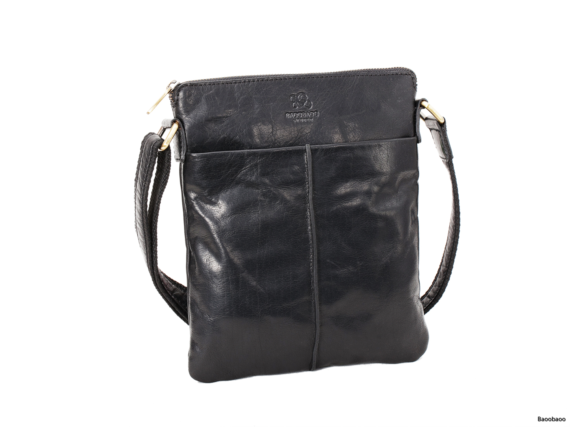 Kézitáska Shoulderbag Small Black LB019 1 Fekete bivalybőr női bőrtáska Shoulderbag Small LB019, LB019 fekete kis kézitáska belső zsebekkel, Elegáns fekete bőrtáska Shoulderbag Small viselése a vállon, Valódi bőr Shoulderbag Small fekete táska cipzáros részletei