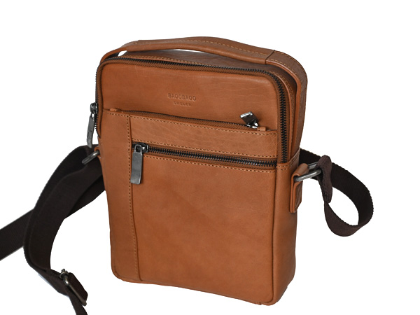 Aktatáska Reporterbag Tan BB138-1 1 Férfi bőr válltáska Reporterbag Tan BB138-1 - bivallybőr és patina